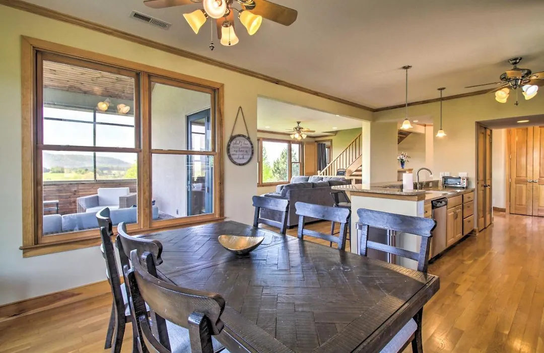 Spacious Lexington Home With Breathtaking Views-1