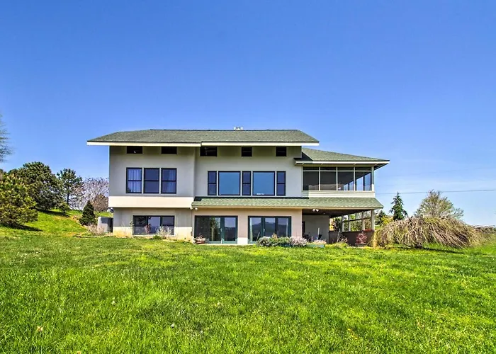Spacious Lexington Home With Breathtaking Views