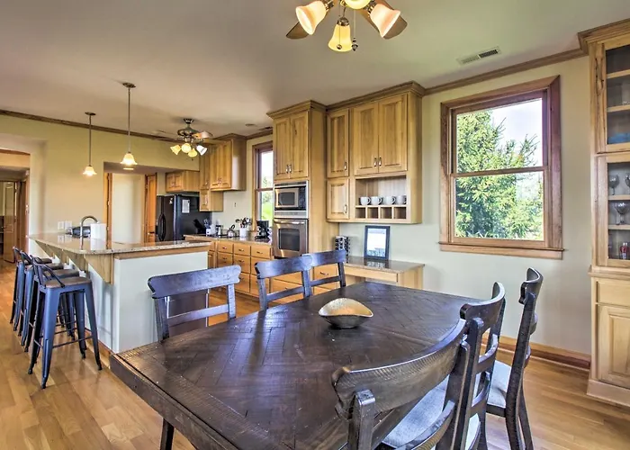 Spacious Lexington Home With Breathtaking Views